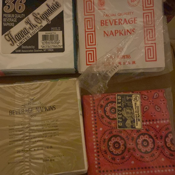 Vintage lot of beverage napkins 6 packages - Picture 8 of 11